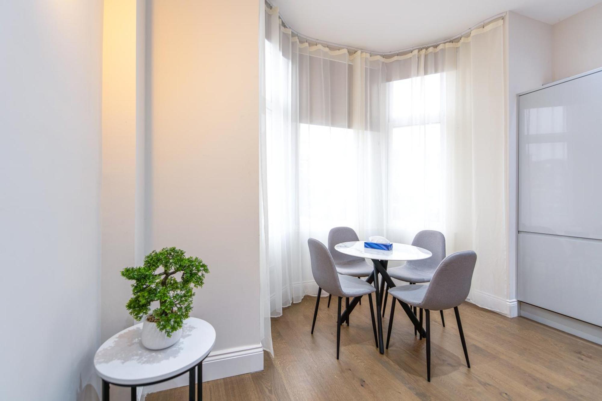 الشقق الفندقية لندنفي  Ealing Residency المظهر الخارجي الصورة